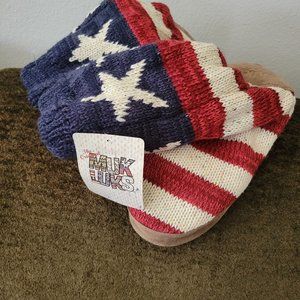 Muk Luks NWT Americana slipper boot size M